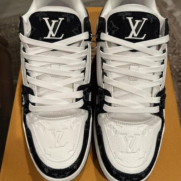 Louis Vuitton Trainers Sneakers Black / White color way - Picture 2 of 7